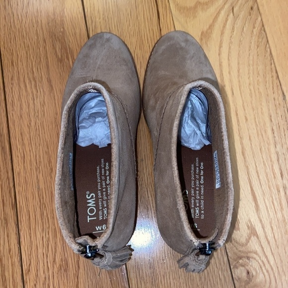 NEW without box TOMS Leila Bootie in Toffee Suede size 6- marked as sample - Picture 6 of 11